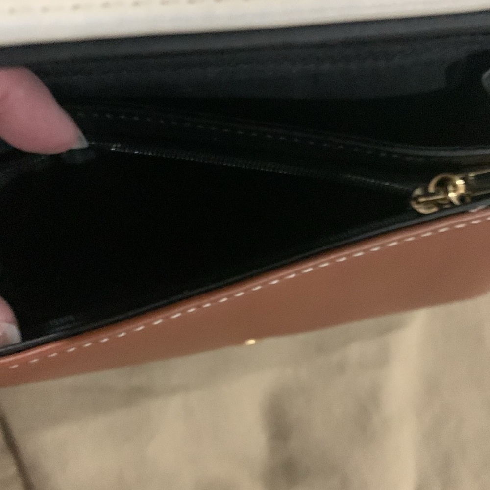 Guess Wallet - Picture 4 of 6